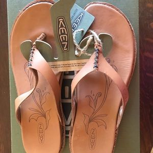 Brand new super cute Keen flip flops